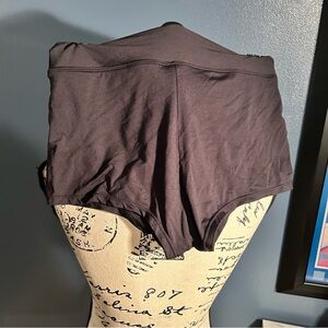 N high rise spandex booty short shorts